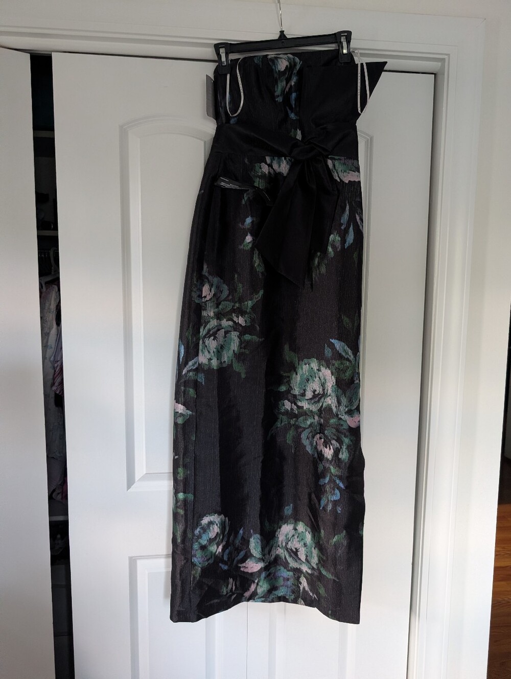 Kay Unger Constance Floral Bow Detail Strapless Column Gown - Picture 4 of 8